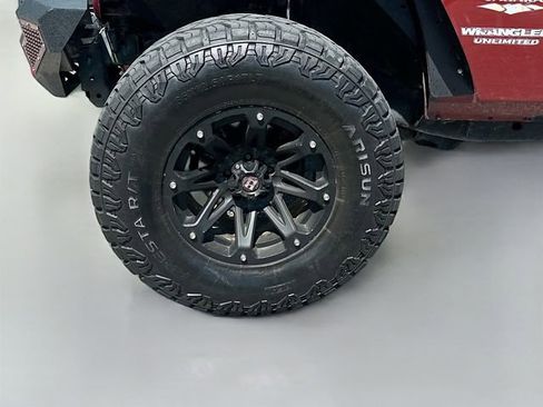 Used 2010 Jeep Wrangler Unlimited Sahara AWD/4WD image 28