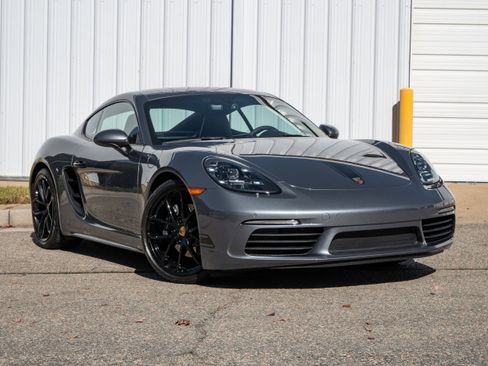 Used 2025 Porsche 718 Cayman image 9
