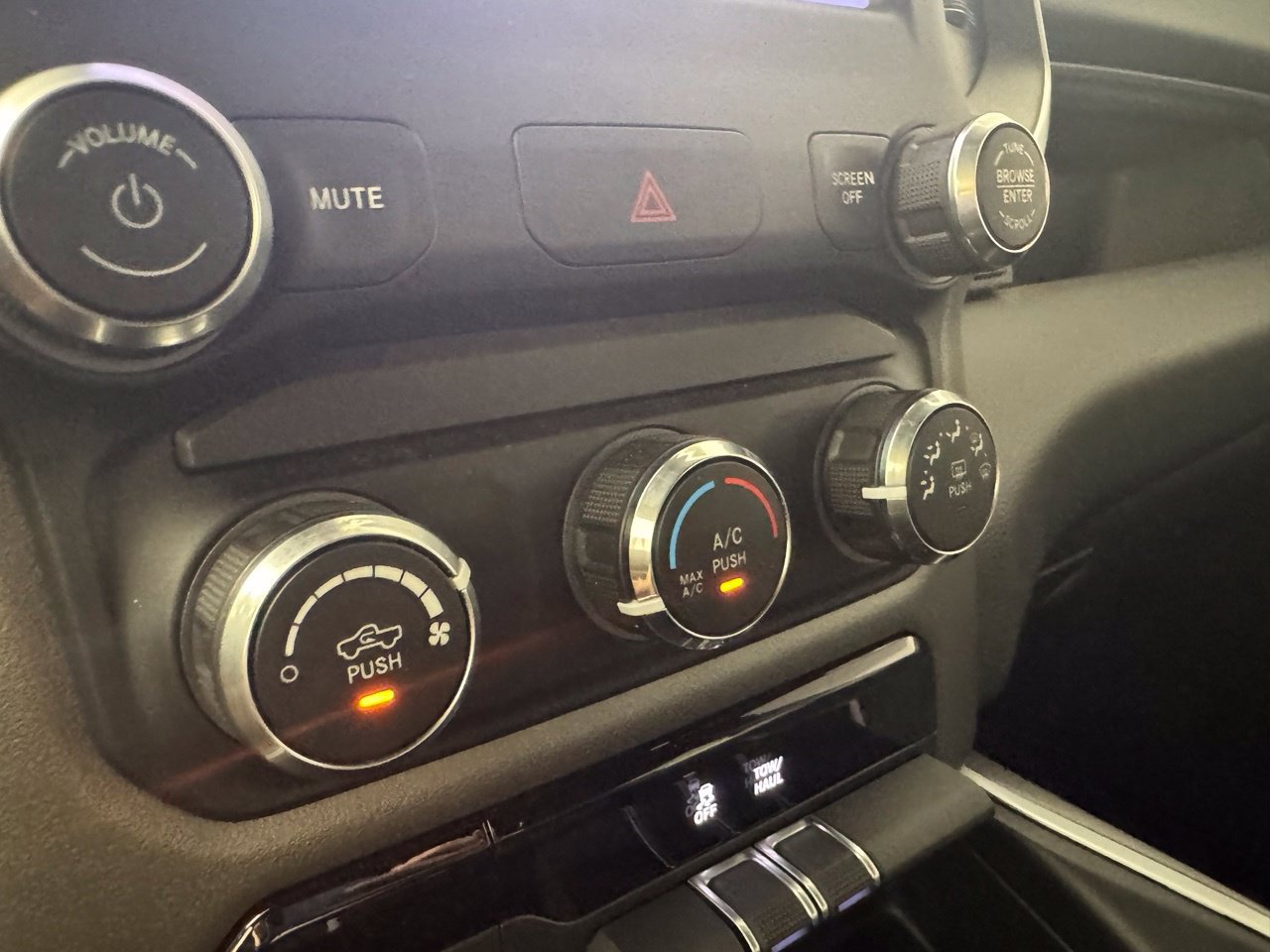 Used 2022 RAM 1500 Big Horn AWD/4WD image 22