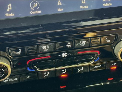 Used 2022 Jeep Grand Cherokee Summit image 5