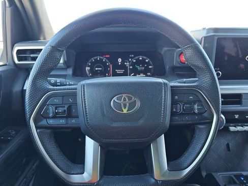 Used 2025 Toyota Tacoma TRD Off-Road image 15