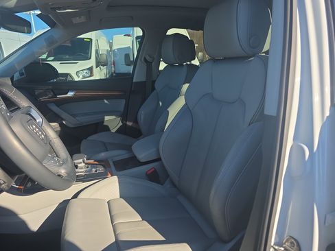 Used 2023 Audi Q5 e Premium Plus w/ Premium Plus Package image 29