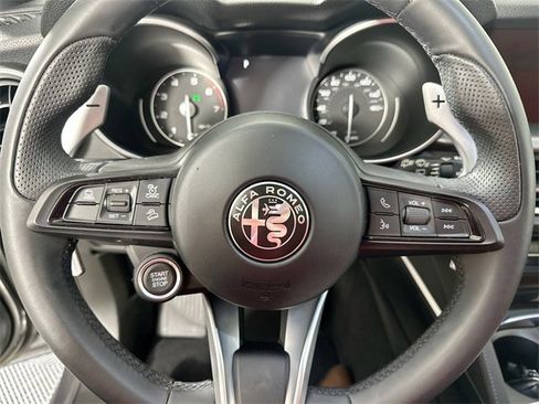 Used 2023 Alfa Romeo Stelvio Veloce image 22
