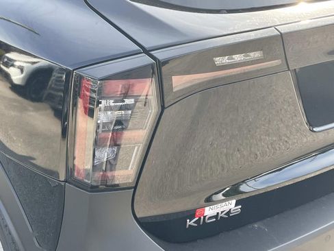 New 2026 Nissan Kicks SR w/ Cold Weather Package FWD image 10