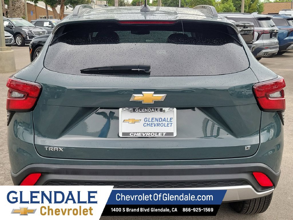 Used 2025 Chevrolet Trax LT FWD image 12