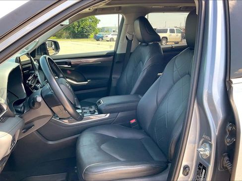 Used 2021 Toyota Highlander Platinum AWD/4WD image 18
