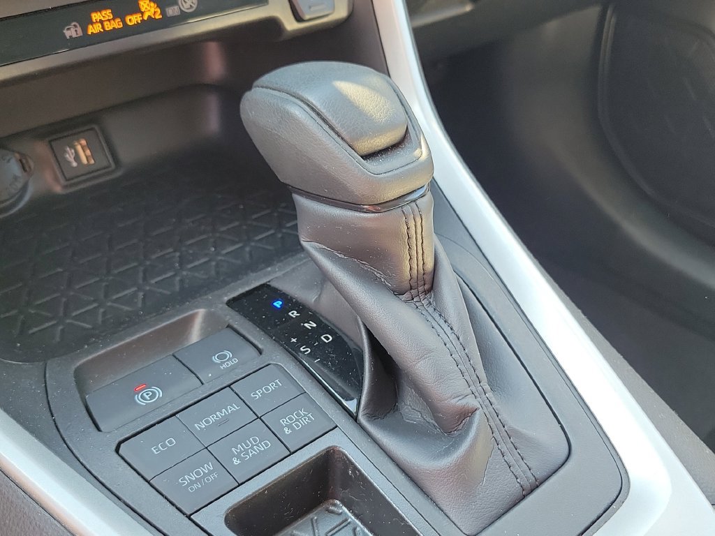 Used 2025 Toyota RAV4 XLE AWD/4WD image 24