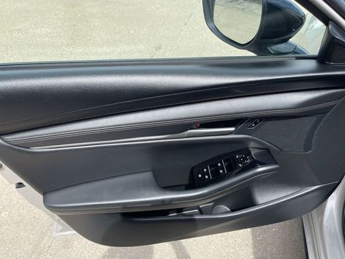 Used 2024 MAZDA MAZDA3 s FWD image 10