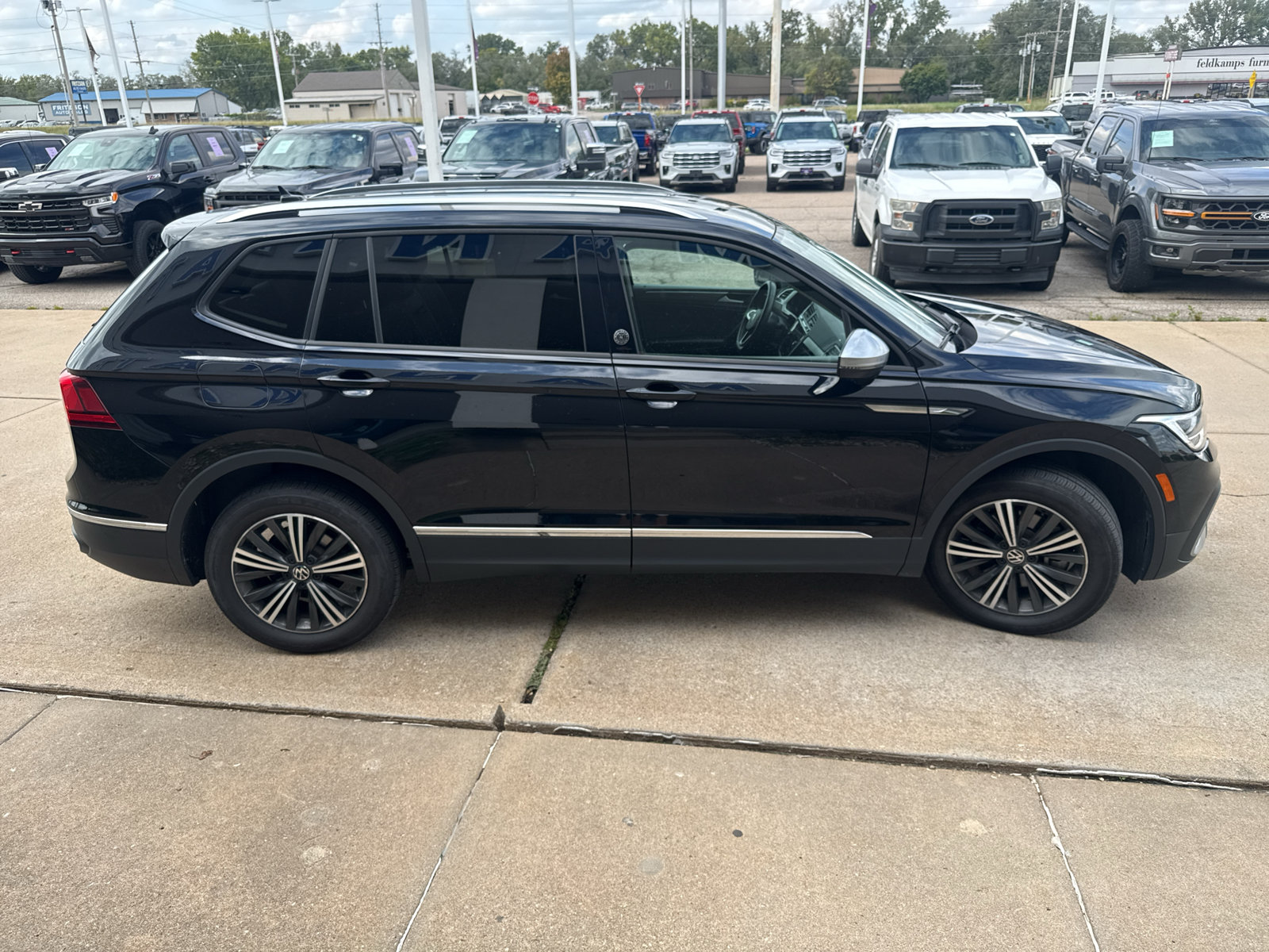 Used 2024 Volkswagen Tiguan Wolfsburg Edition FWD image 23