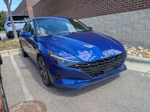 Used 2023 Hyundai Elantra SEL w/ Convenience Package FWD image 1