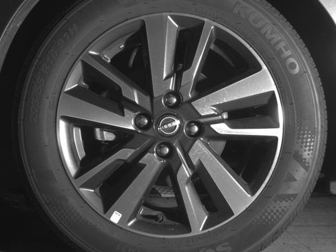 Used 2025 Nissan Versa SV image 12