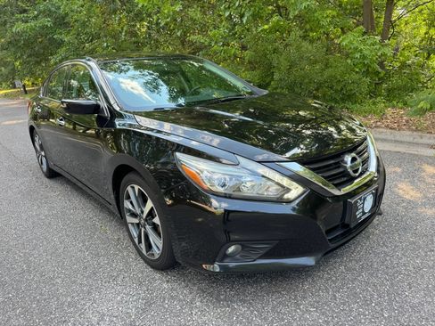 Used 2016 Nissan Altima 3.5 SR FWD image 2