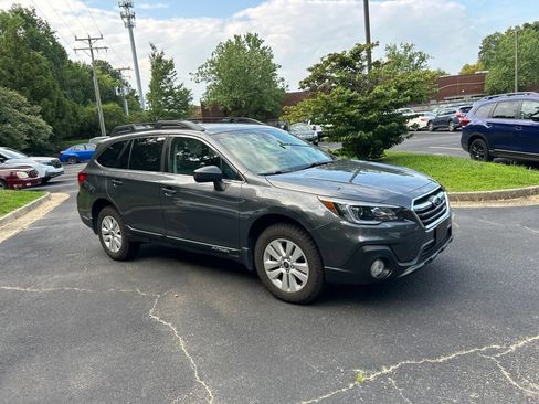 Used 2018 Subaru Outback 2.5i Premium AWD/4WD image 1