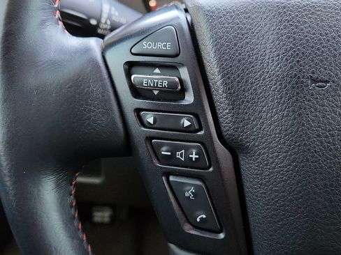 Used 2022 Nissan Titan PRO-4X w/ Pro-4x Convenience Package image 16