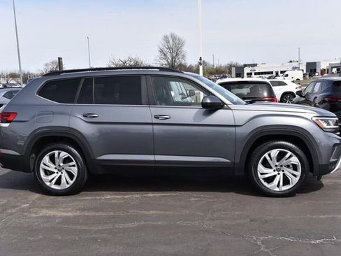 Used 2023 Volkswagen Atlas SE w/ Panoramic Sunroof Package image 5