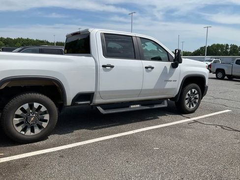 Used 2022 Chevrolet Silverado 2500 Custom w/ Custom Value Package AWD/4WD image 5