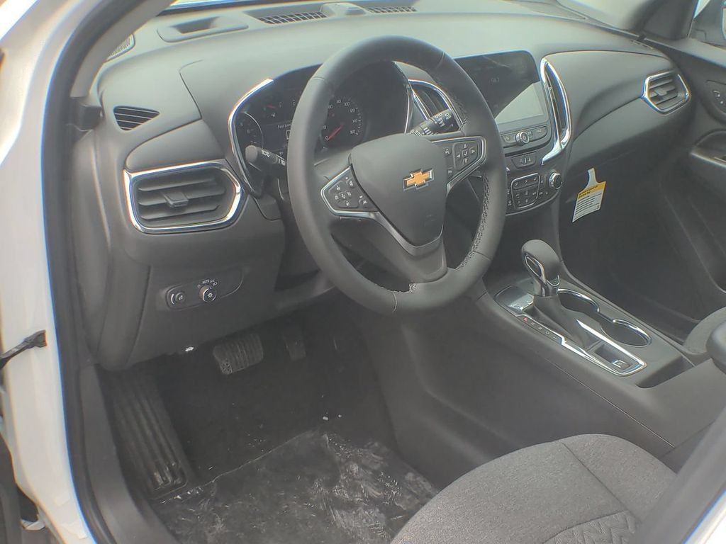 Used 2023 Chevrolet Equinox LT FWD image 10