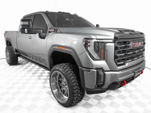 Used 2024 GMC Sierra 2500 AT4 w/ AT4 Preferred Package image 4