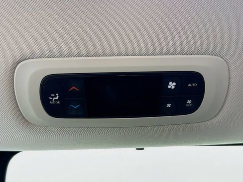 Used 2022 Chrysler Pacifica Touring-L image 24