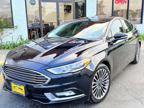 Used 2017 Ford Fusion SE w/ Fusion SE Technology Package FWD image 9