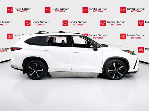 Used 2021 Toyota Highlander XSE AWD/4WD image 4
