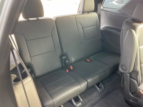 Used 2023 Chevrolet Traverse LT image 29