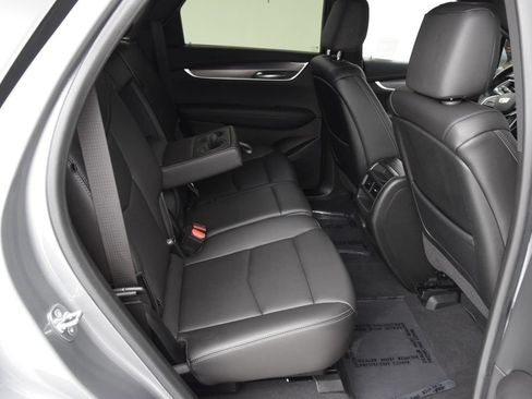 Used 2025 Cadillac XT5 Luxury FWD image 17