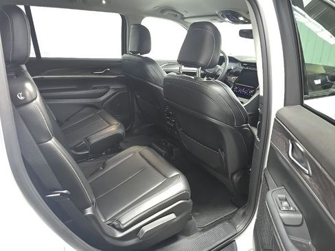Used 2023 Jeep Grand Cherokee L Limited AWD/4WD image 17