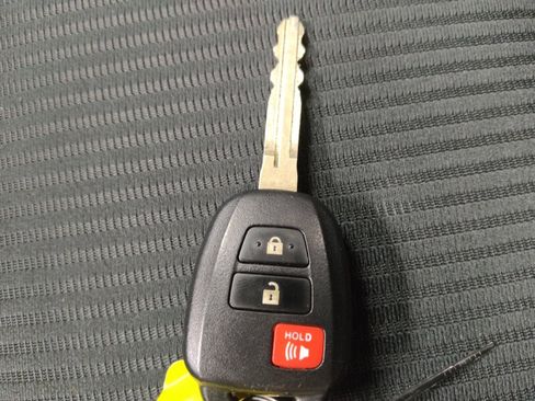 Used 2018 Toyota RAV4 LE w/ All Weather Liner Package AWD/4WD image 32