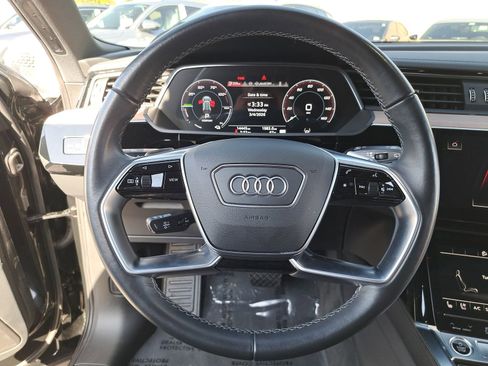 Used 2024 Audi Q8 e-tron Premium Plus w/ Premium Plus Package image 19