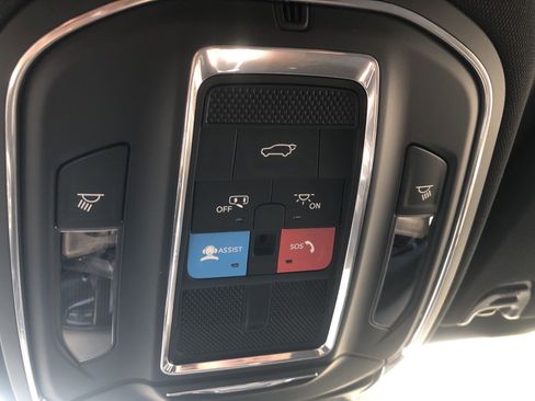 Used 2024 Jeep Wagoneer L Series II w/ Flexible Seating Group image 29