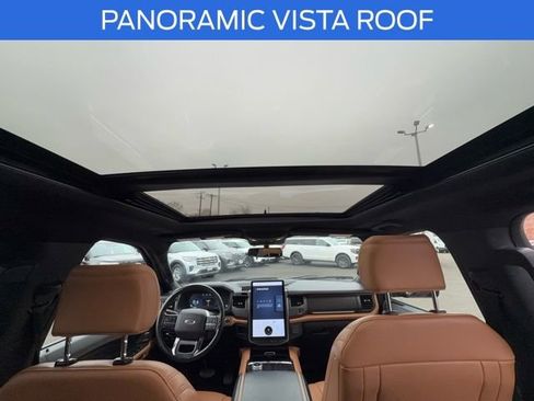 Certified 2023 Ford Expedition Platinum image 4