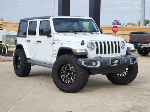 Used 2019 Jeep Wrangler Unlimited Sahara image 2