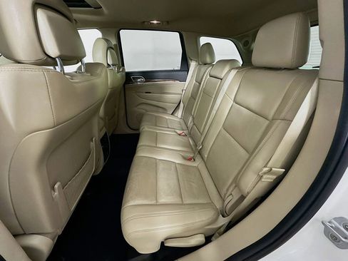 Used 2011 Jeep Grand Cherokee Limited w/ Luxury Group II AWD/4WD image 32