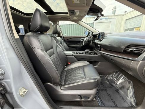 Used 2021 Nissan Rogue Platinum image 27