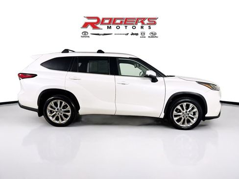 Certified 2022 Toyota Highlander Limited image 9