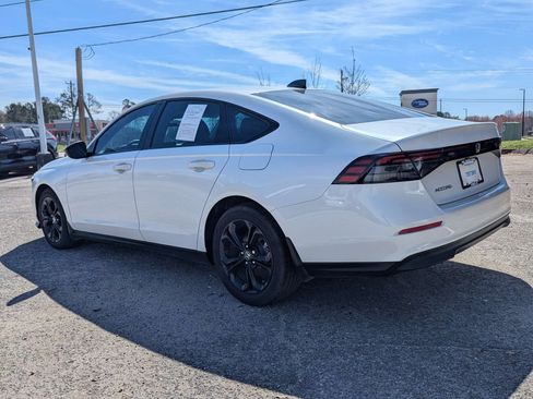 Certified 2025 Honda Accord SE image 8