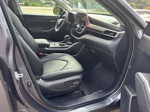 Used 2024 Toyota Highlander Limited image 20