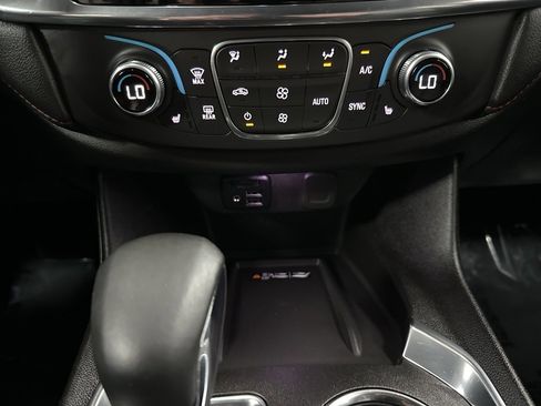 Used 2023 Chevrolet Traverse RS image 25