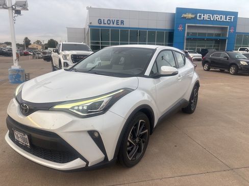 Used 2022 Toyota C-HR XLE image 1