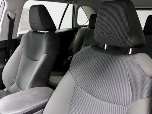 Used 2022 Toyota RAV4 LE image 26