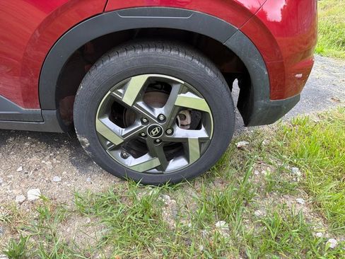 Certified 2024 Hyundai Venue SEL FWD image 12