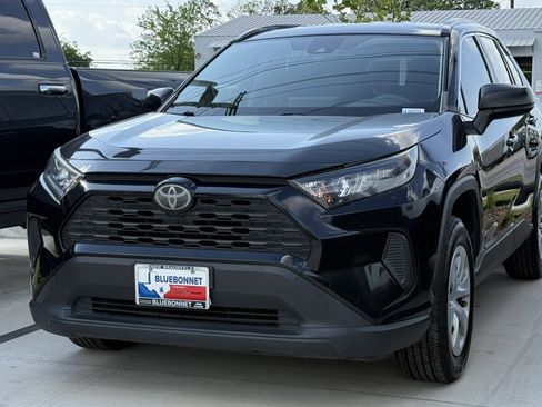 Used 2019 Toyota RAV4 LE image 11