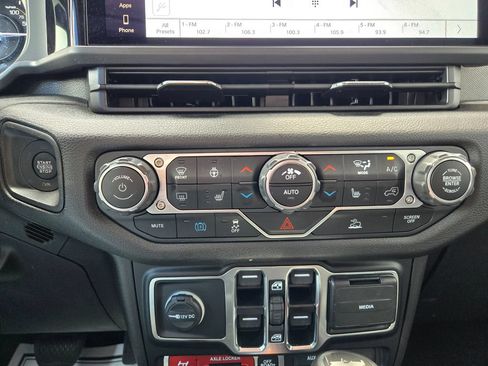 Used 2024 Jeep Wrangler Unlimited AWD/4WD image 26