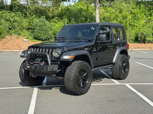 Used 2025 Jeep Wrangler Sport AWD/4WD image 3