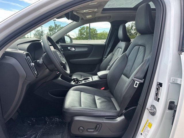 Certified 2024 Volvo XC40 B5 Core AWD/4WD image 17