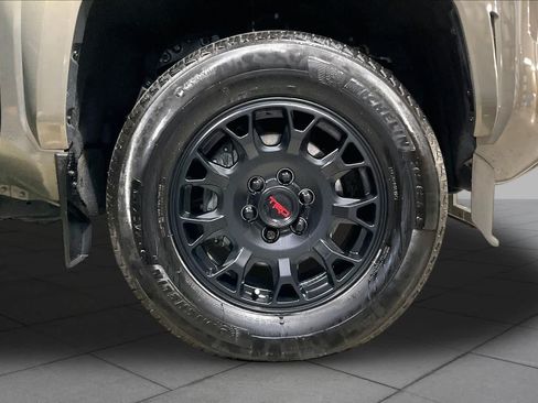 Used 2024 Toyota Tacoma Limited w/ Limited Package (LT) AWD/4WD image 11