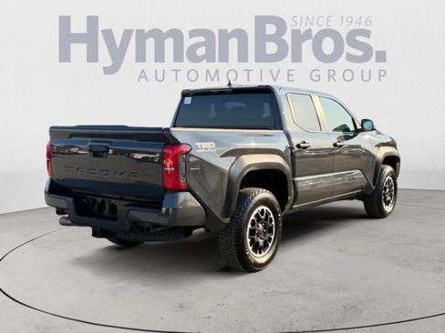 Used 2025 Toyota Tacoma TRD Off-Road AWD/4WD image 3