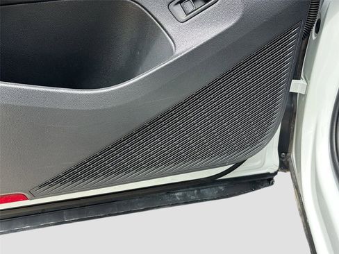 Used 2025 Volkswagen Atlas SE FWD image 19