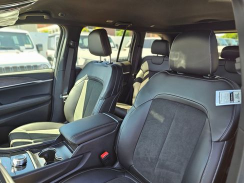 New 2026 Jeep Grand Cherokee Altitude RWD image 21